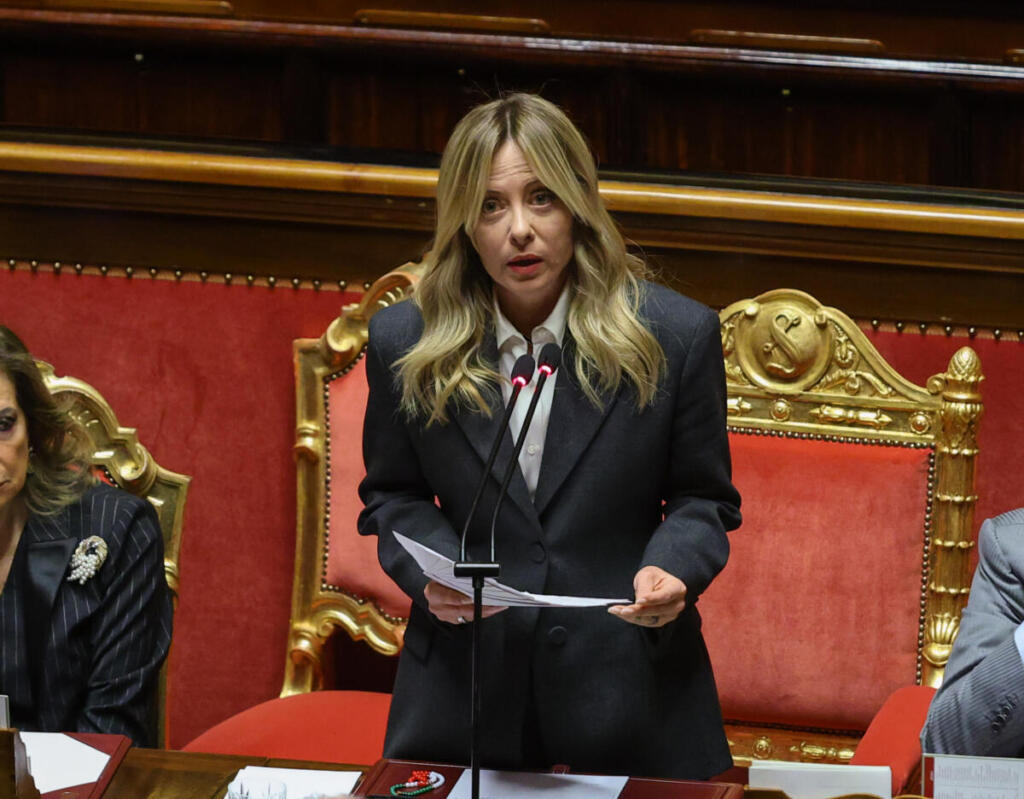 Meloni celebra i 174 anni della Polizia di Stato: “Coraggio, dedizione e servizio alla Nazione”