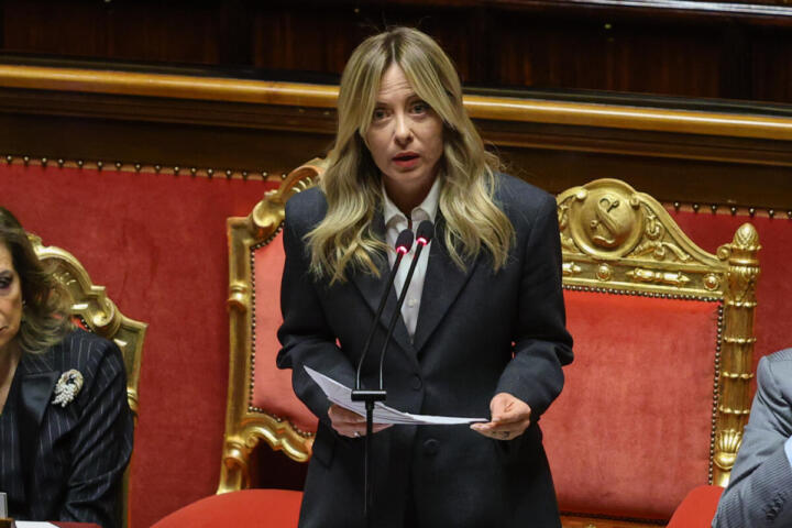 Meloni celebra i 174 anni della Polizia di Stato: “Coraggio, dedizione e servizio alla Nazione”