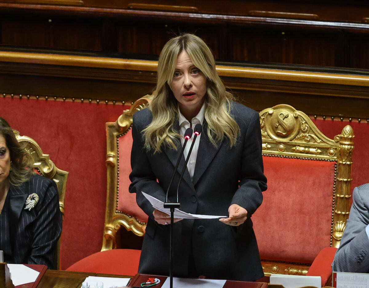 Meloni celebra i 174 anni della Polizia di Stato: “Coraggio, dedizione e servizio alla Nazione”