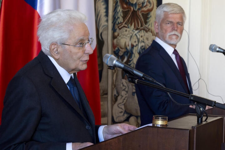 Mattarella a Praga: “Serve un’Europa unita per la pace”