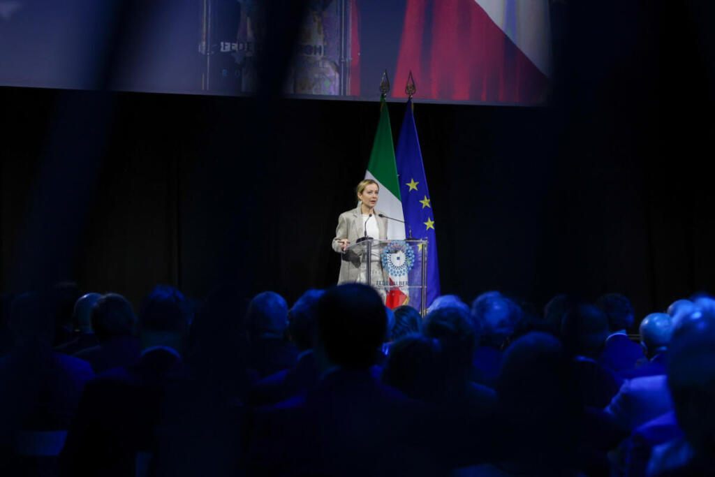 Meloni: “Il turismo racconta l’Italia”. Poi l’allarme su Hormuz e il nodo affitti brevi