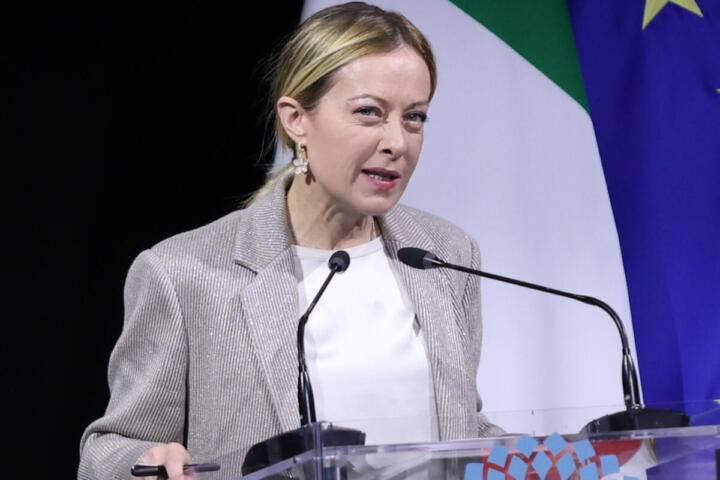 Crans-Montana, fatture choc alle famiglie dei feriti: Meloni attacca, “Non pagheranno nulla”