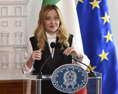 Decreto Sicurezza, Meloni tira dritto: “La norma si corregge, ma non cambia”