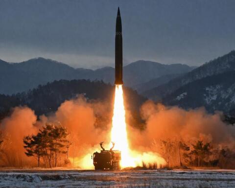 Pyongyang rivendica il test di un’arma elettromagnetica, cresce la tensione nella regione