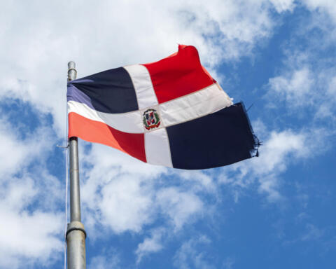 Il Presidente di Panama tenta di ricucire con Pechino mentre crescono le pressioni interne