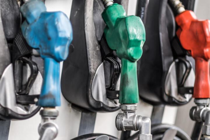 Carburanti, prezzi in calo ma spesa ancora alta: +150 milioni a settimana per gli italiani