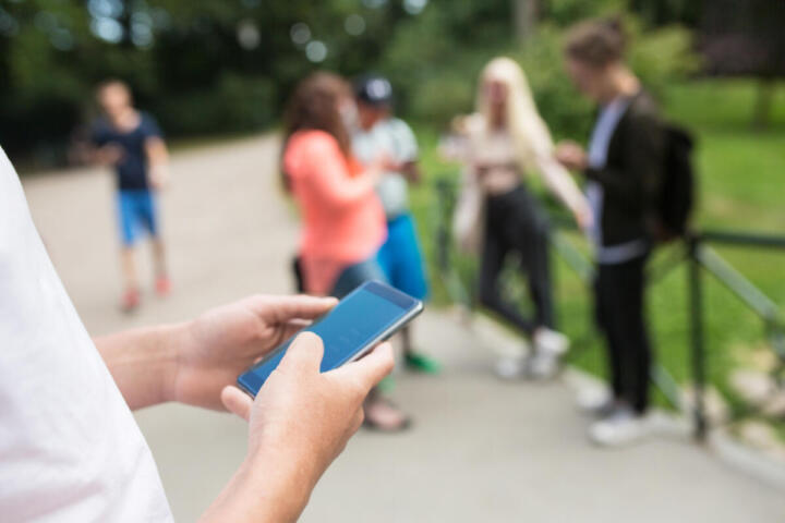 Australia sfida i giganti del web: social sotto accusa per il mancato rispetto del divieto ai minori