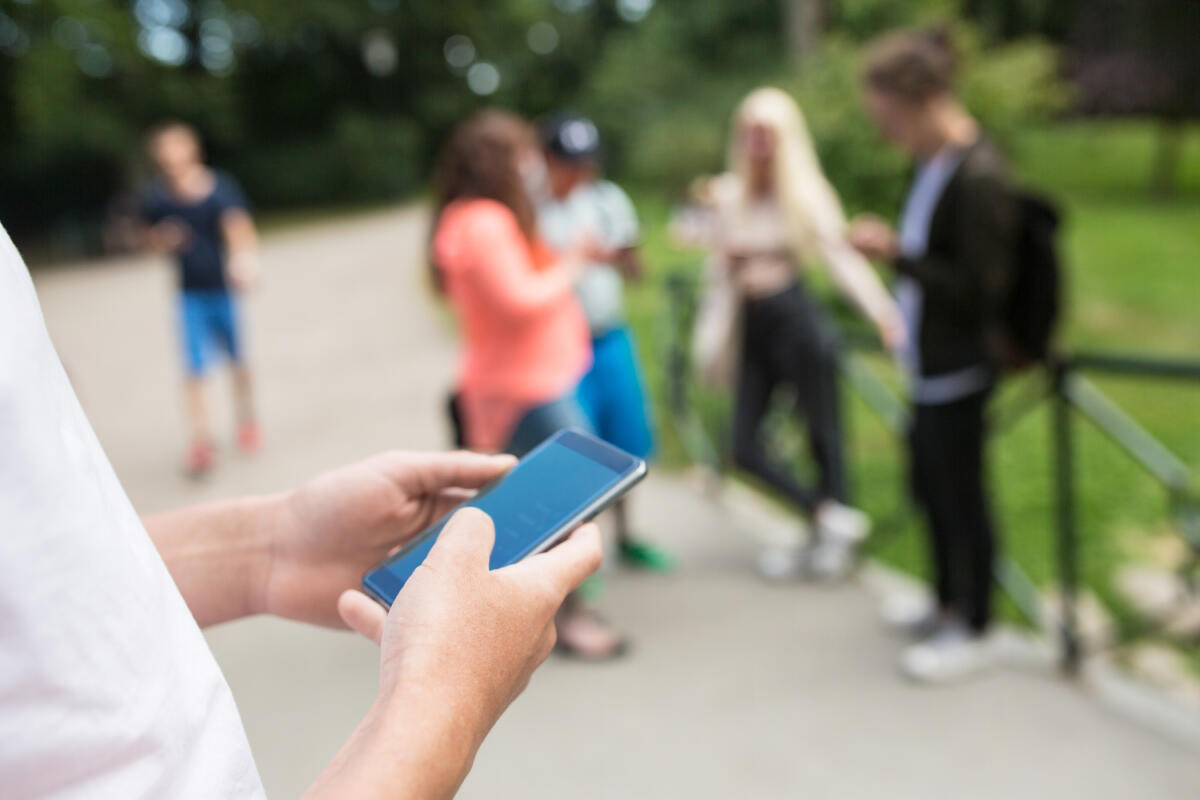 Australia sfida i giganti del web: social sotto accusa per il mancato rispetto del divieto ai minori