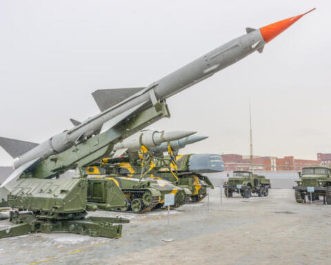 Sostanze chimiche cinesi per missili a bordo di una nave iraniana sequestrata: l’accusa di Haley scuote Washington