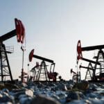 Petrolio russo, Usa sospendono sanzioni fino al 16 maggio. Kiev: “Mossa cinica”