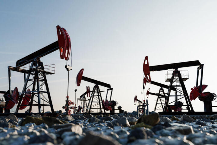 Petrolio russo, Usa sospendono sanzioni fino al 16 maggio. Kiev: “Mossa cinica”