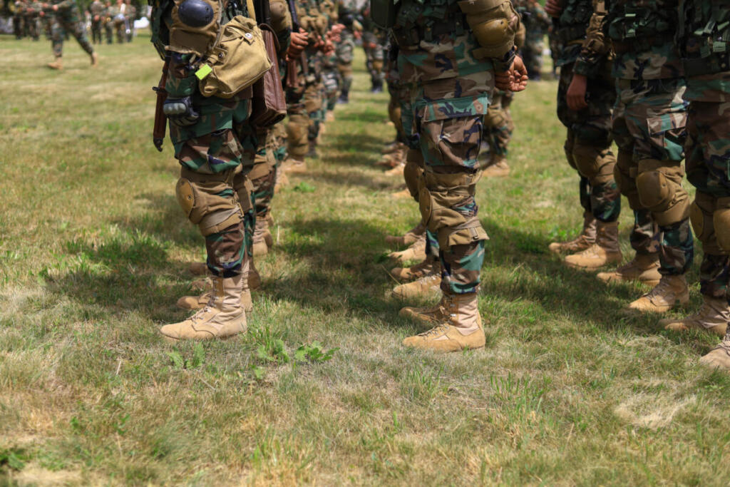 Soldati indonesiani a processo per l’attacco con acido contro un attivista: un caso che scuote Giacarta