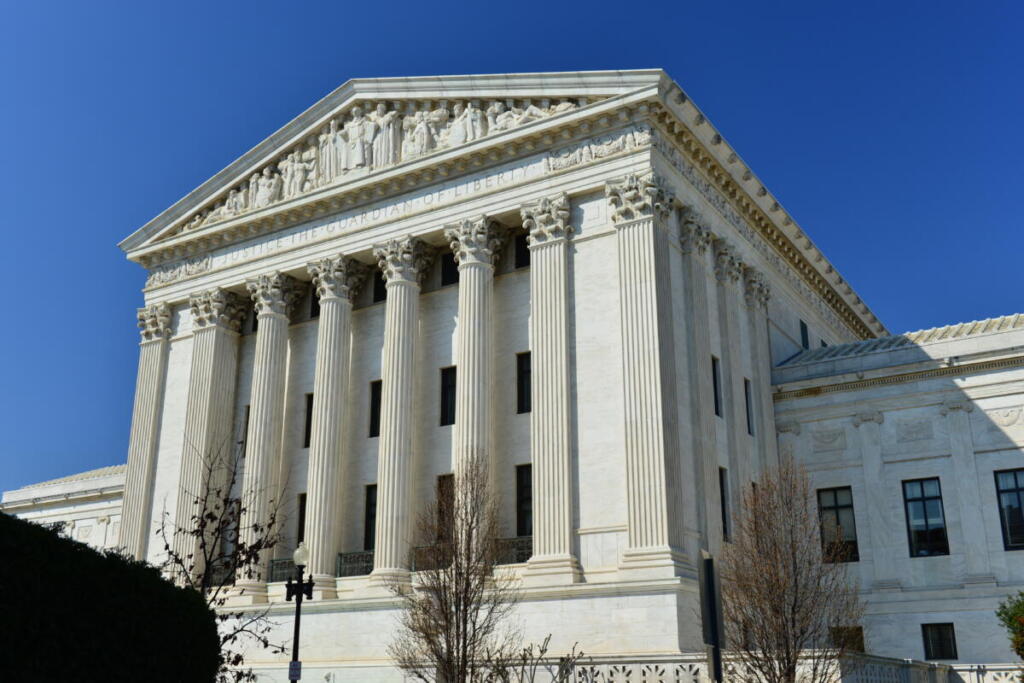 La Corte Suprema riapre il caso Bannon: accolto il ricorso contro la condanna del 6 gennaio