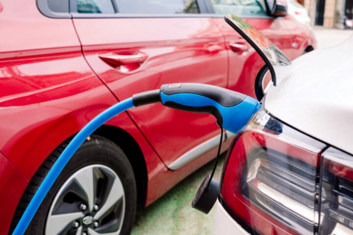 L’Europa accelera: boom del 16% per le auto elettriche a febbraio