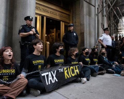 Negli Usa in migliaia hanno partecipato alla protesta del Primo Maggio con lo slogan “niente scuola, niente lavoro, niente shopping”