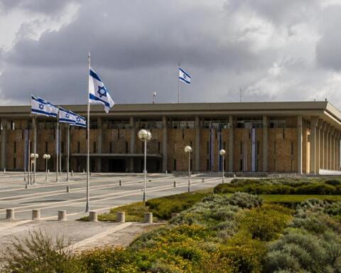La Knesset approva in prima lettura il proprio scioglimento in un clima di incertezza politica