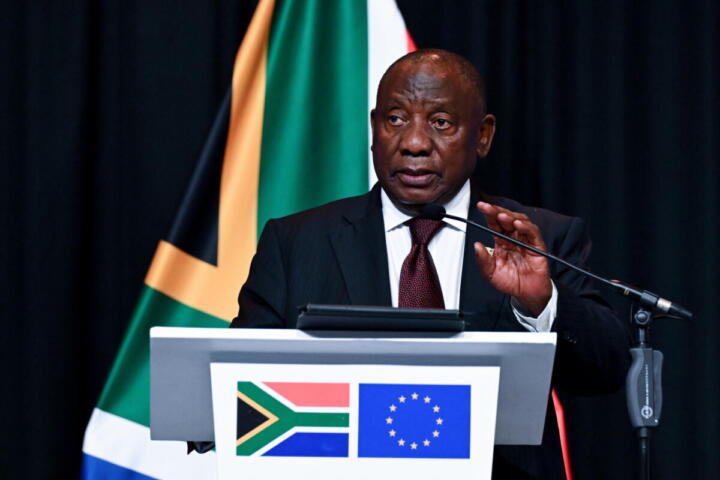 Ramaphosa sotto pressione: il caso dei “divani pieni di contanti” riaccende la crisi etica in Sudafrica