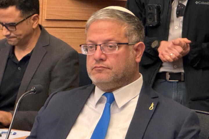 Il Ministro della sicurezza israeliano suscita indignazione con filmati in cui schernisce detenuti internazionali legati