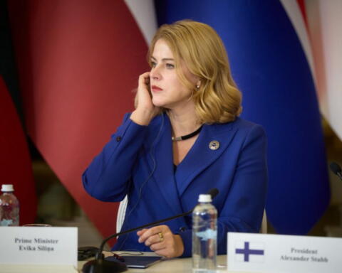 Crisi politica a Riga: la Premier Evika Silina lascia l’incarico