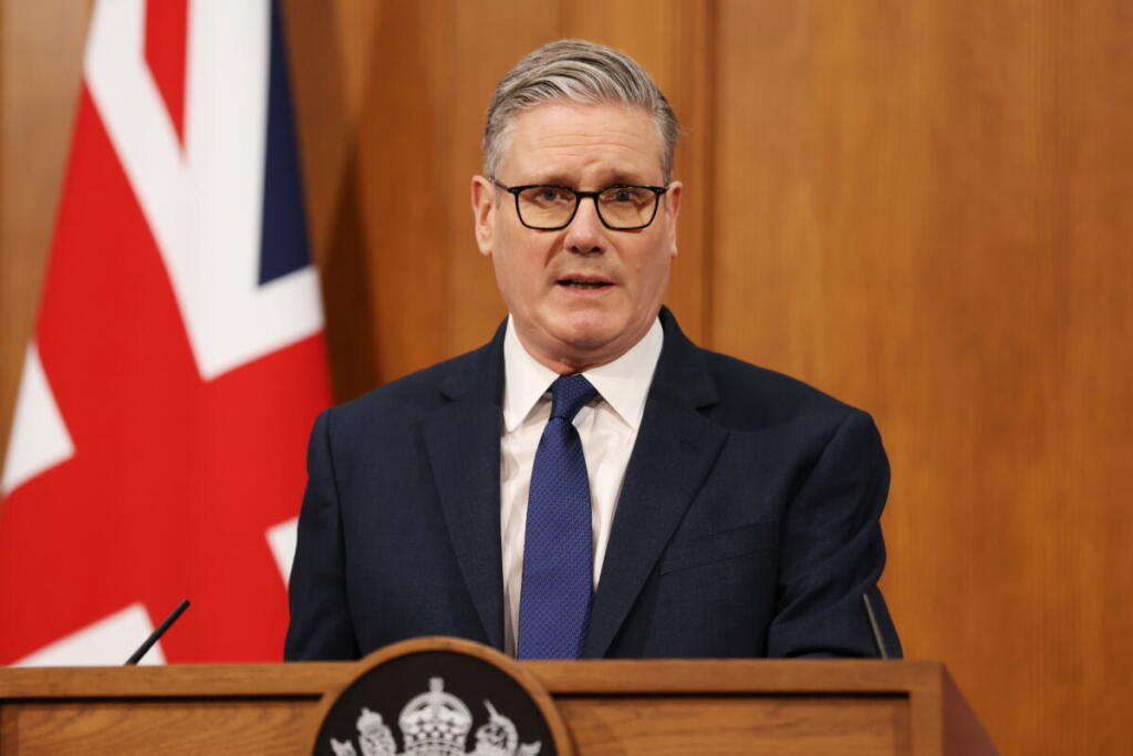 Starmer in bilico: cresce la rivolta interna nel Labour, oltre 70 deputati chiedono le dimissioni
