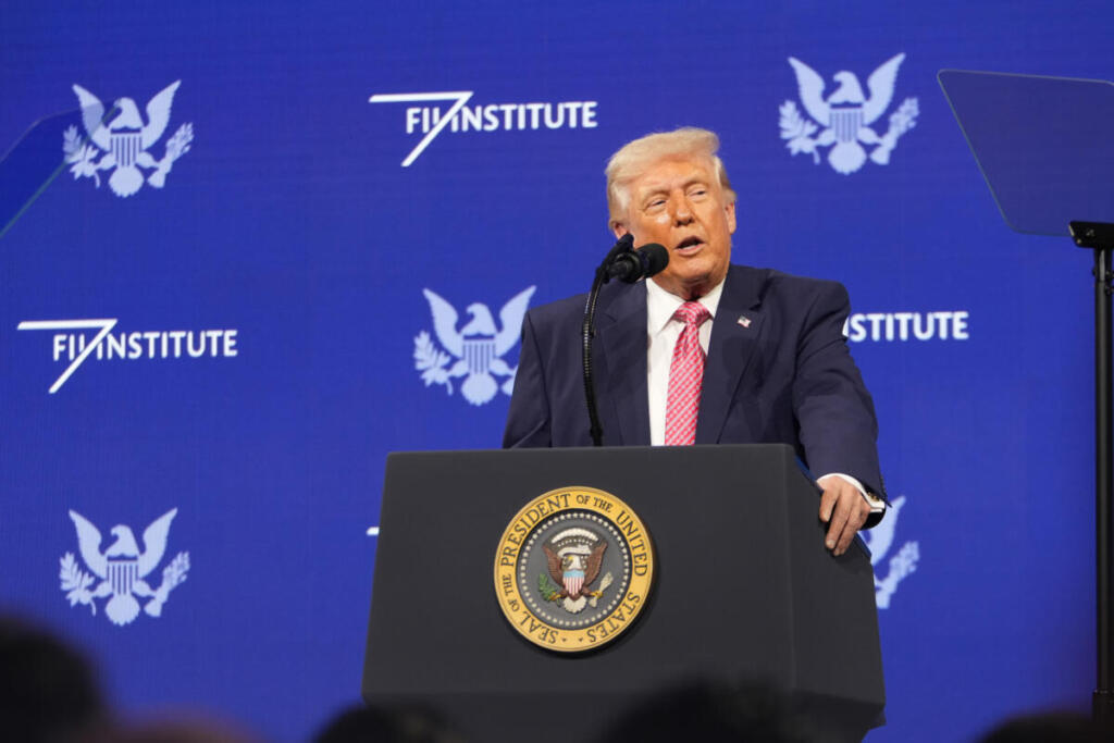 Trump alza i toni: "Dopo l’Iran prenderò il controllo di Cuba"