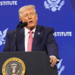 Trump alza i toni: "Dopo l’Iran prenderò il controllo di Cuba"