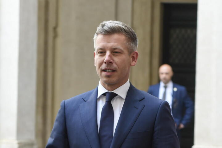 Fine dell’era Orbán: Péter Magyar giura da premier e promette una nuova stagione per l’Ungheria