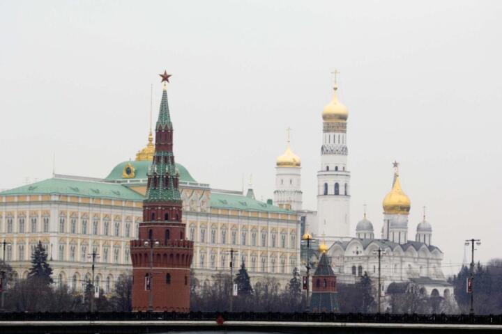Mosca minaccia nuovi raid su Kiev: “Stranieri e diplomatici lascino la città”
