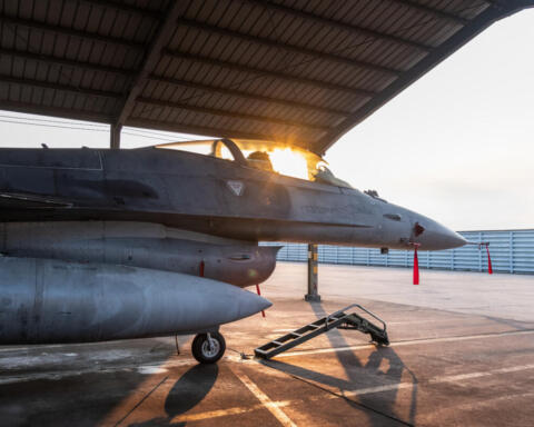 Il Pakistan consente all’Iran di parcheggiare aerei militari nei suoi aeroporti, nonostante il ruolo di mediatore con gli USA
