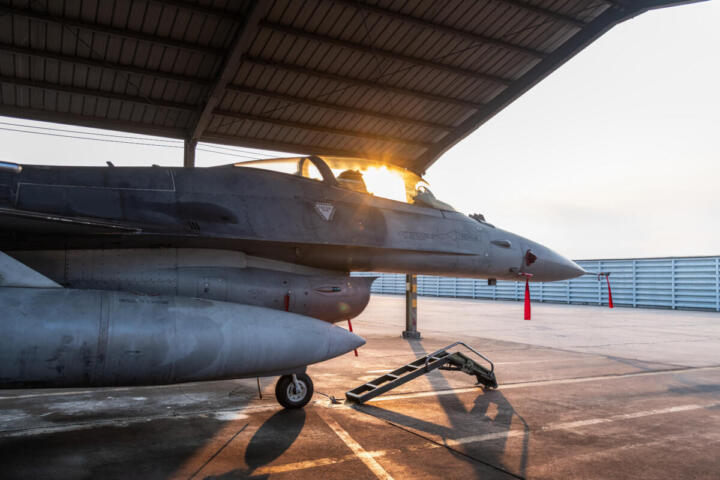 Il Pakistan consente all’Iran di parcheggiare aerei militari nei suoi aeroporti, nonostante il ruolo di mediatore con gli USA