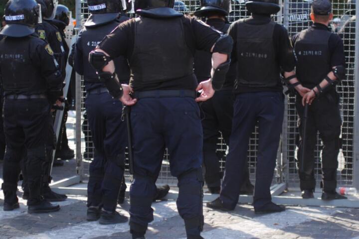 Turchia, la polizia fa irruzione nella sede del principale partito di opposizione: lacrimogeni e proiettili di gomma contro i militanti
