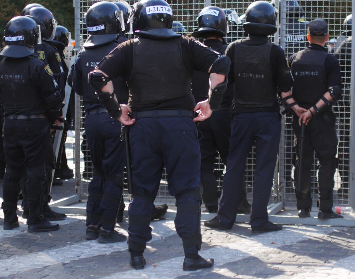 Turchia, la polizia fa irruzione nella sede del principale partito di opposizione: lacrimogeni e proiettili di gomma contro i militanti