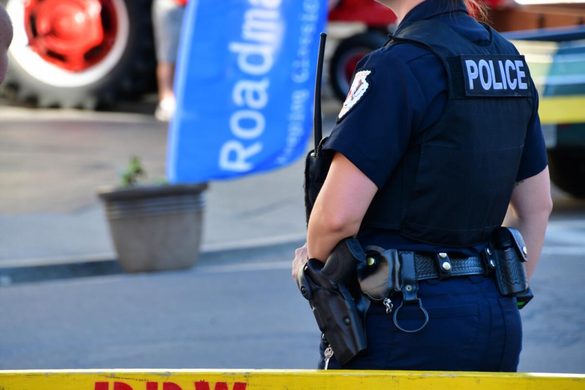In Australia la rabbia per l’omicidio di una bambina scatena la giustizia fai‑da‑te e violenti scontri con la polizia