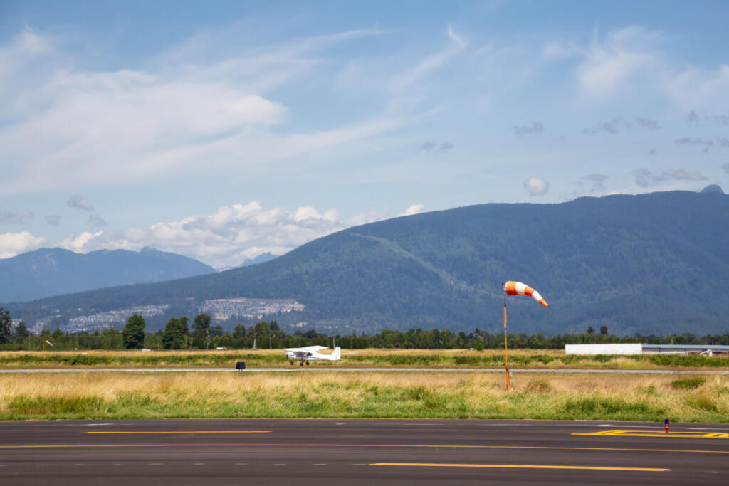 Idaho, scontro in volo tra due EA‑18G Growler durante l’air show: equipaggi salvi, indagini in corso