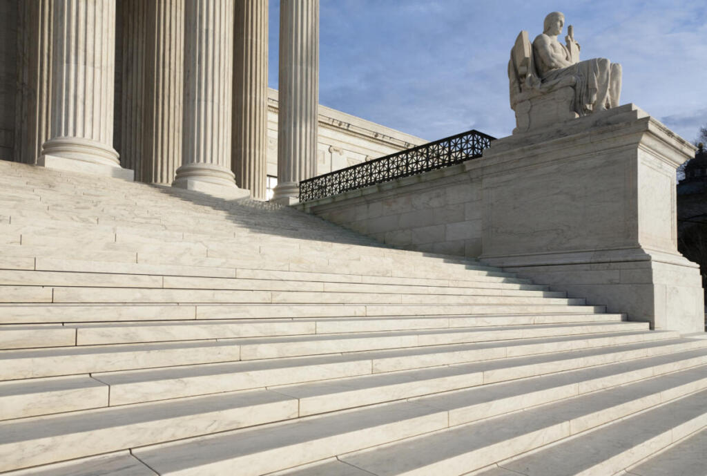 La Corte Suprema USA conferma l’accesso postale alla pillola abortiva: una decisione che segna un nuovo equilibrio