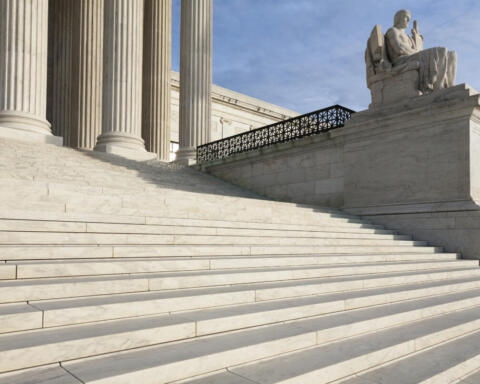 La Corte Suprema USA conferma l’accesso postale alla pillola abortiva: una decisione che segna un nuovo equilibrio
