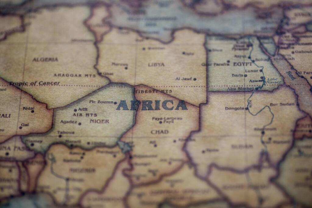 La Francia tenta il rilancio: al vertice in Kenya la nuova strategia per riconquistare spazio in Africa occidentale