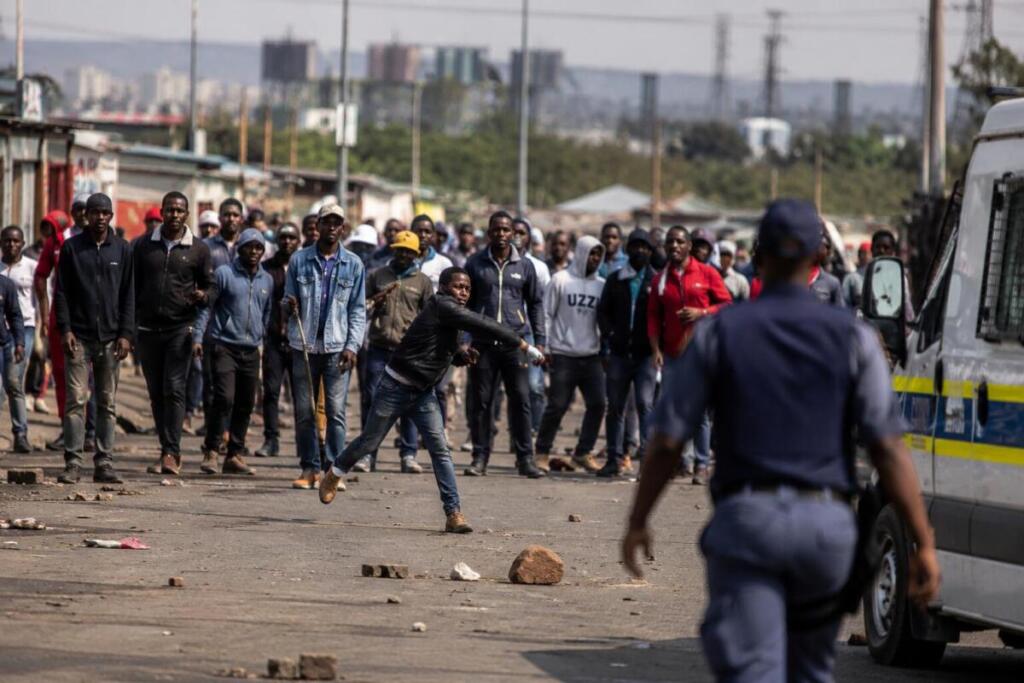 Sudafrica, nuova ondata xenofoba: imprese, artisti e immagine nazionale sotto pressione