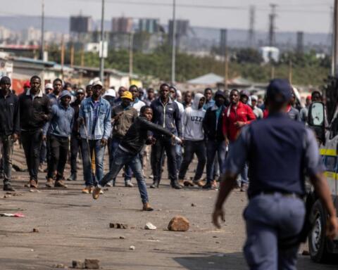 Sudafrica, nuova ondata xenofoba: imprese, artisti e immagine nazionale sotto pressione