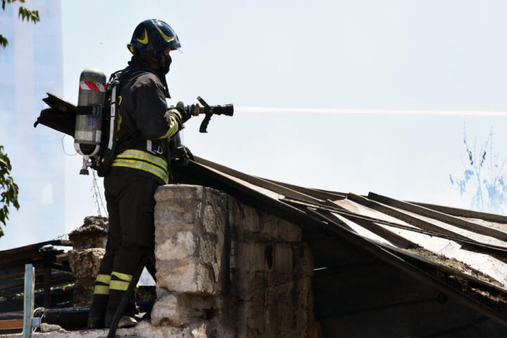 Incendi in Lazio, Toscana e Lombardia, FNS CISL: "Onore ai Vigili del Fuoco, ma servono più risorse"