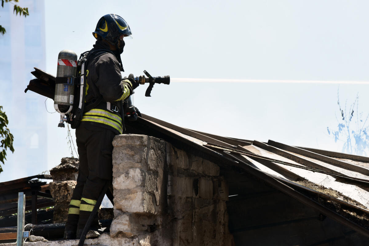 Incendi in Lazio, Toscana e Lombardia, FNS CISL: "Onore ai Vigili del Fuoco, ma servono più risorse"
