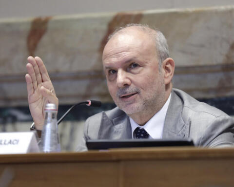 Sanità, Schillaci: "Case di comunità al via entro il 30 giugno, fiducia nell'intesa con medici e Regioni"