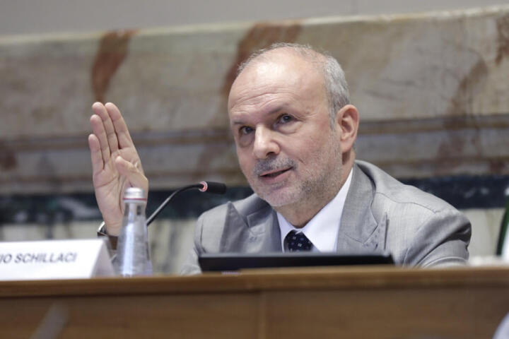 Sanità, Schillaci: "Case di comunità al via entro il 30 giugno, fiducia nell'intesa con medici e Regioni"