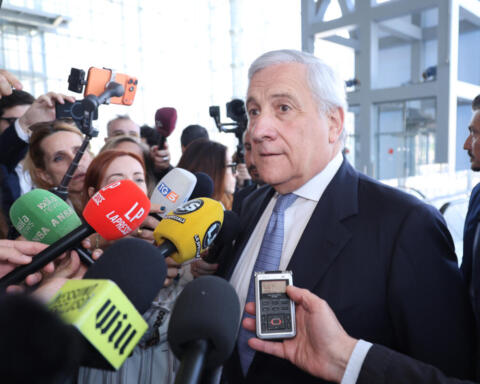 Tajani: “Italia costruttrice di pace”. Alta tensione in Medio Oriente, Farnesina al lavoro sui connazionali a Bengasi