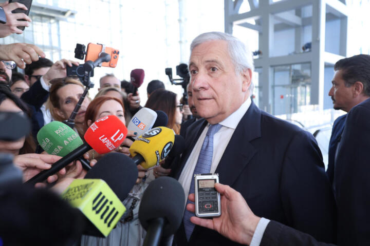 Tajani: “Italia costruttrice di pace”. Alta tensione in Medio Oriente, Farnesina al lavoro sui connazionali a Bengasi