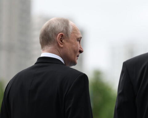 Boris Nadezhdin, critico di Putin, in esilio a Parigi. La Russia lo ha designato come "agente straniero"