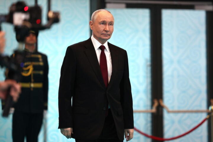 Putin annuncia nuovi attacchi alle infrastrutture ucraine, l’Ue apre il primo tavolo per l’adesione di Kiev