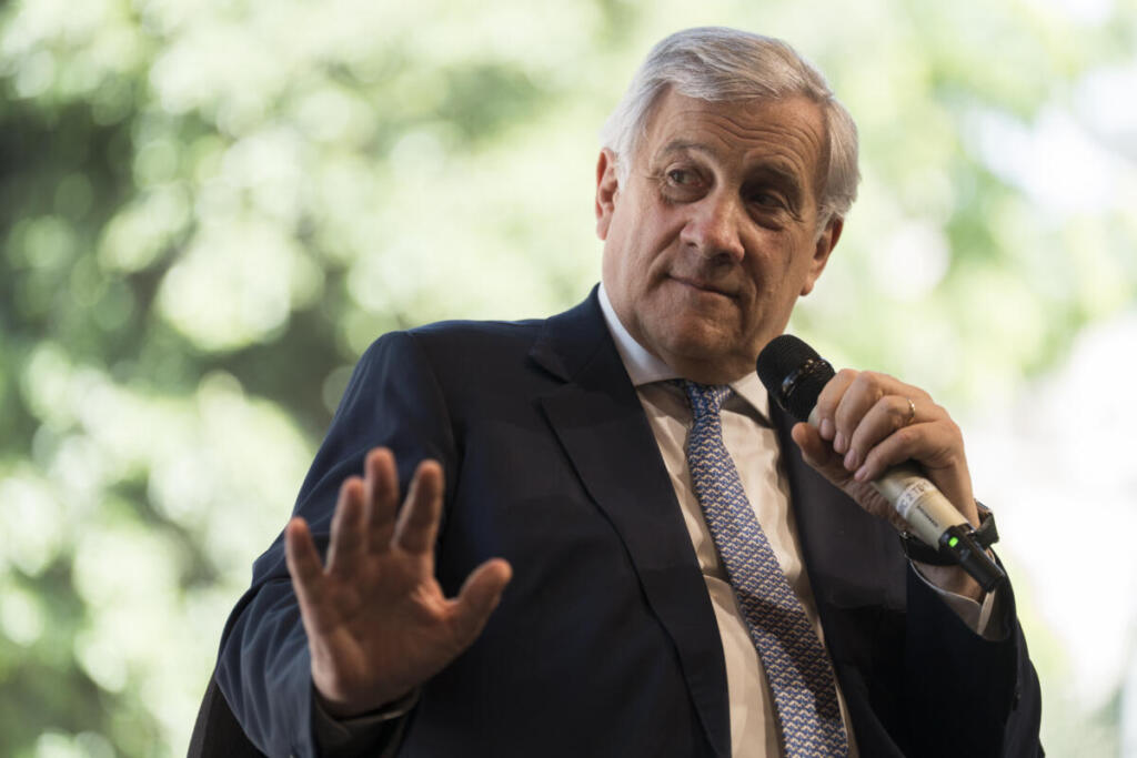 Tajani ai consoli: "Siete i sindaci d'Italia nel mondo"
