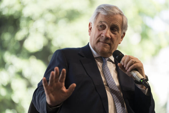 Tajani ai consoli: "Siete i sindaci d'Italia nel mondo"
