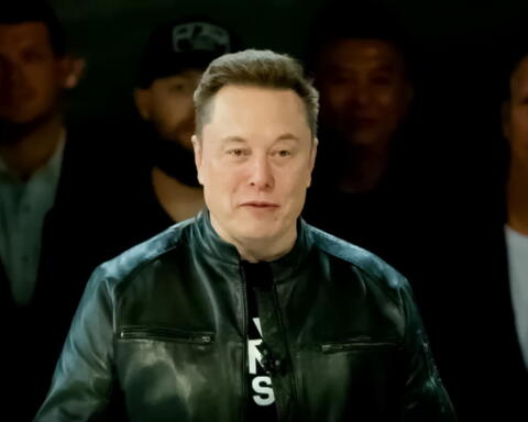 Elon Musk perde lo status di trilionario: crollo di SpaceX e Tesla travolge la sua fortuna record